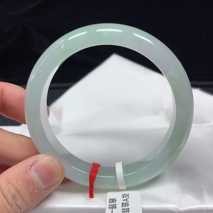 翡翠手镯（圆镯）未镶嵌57.6