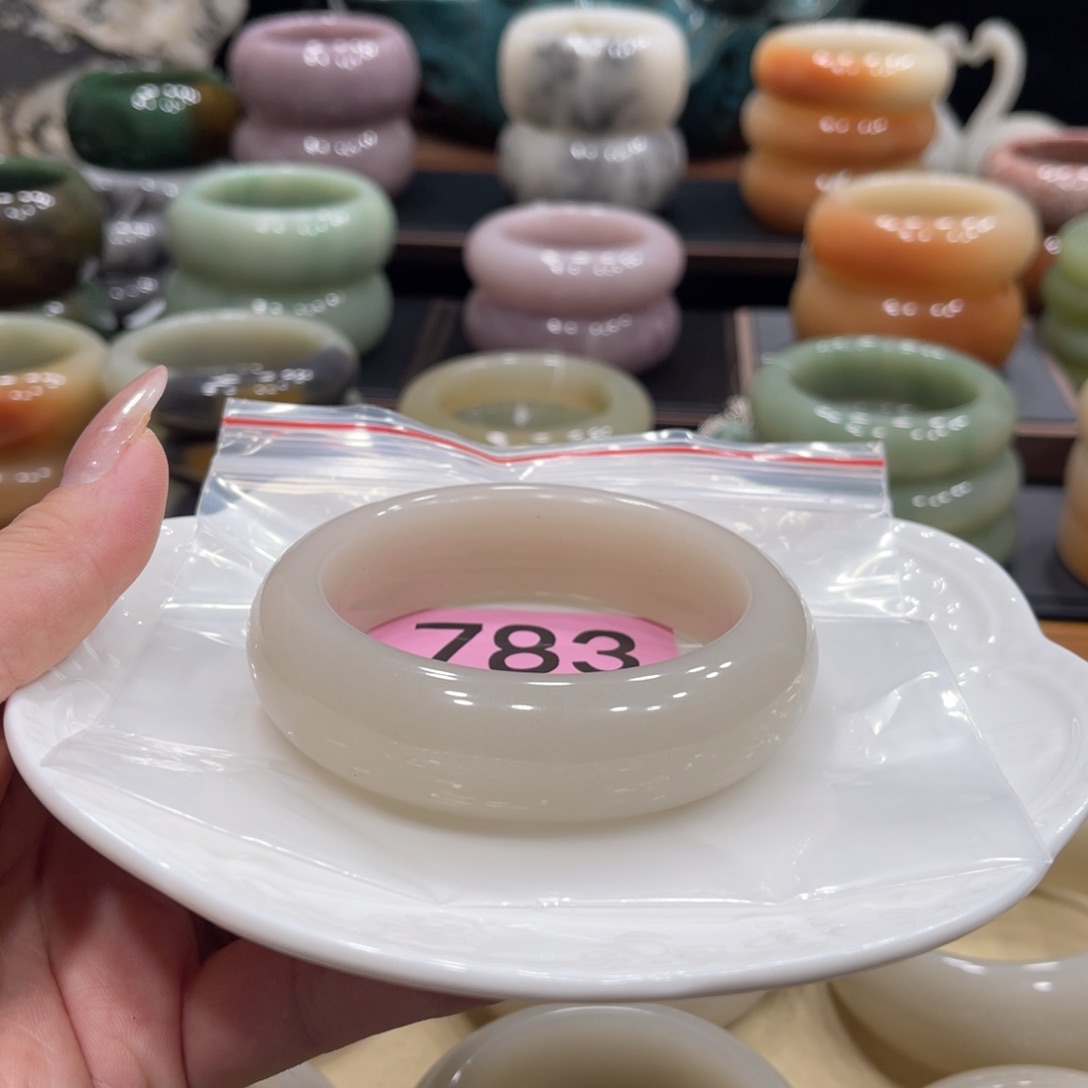 石英质玉手镯未镶嵌