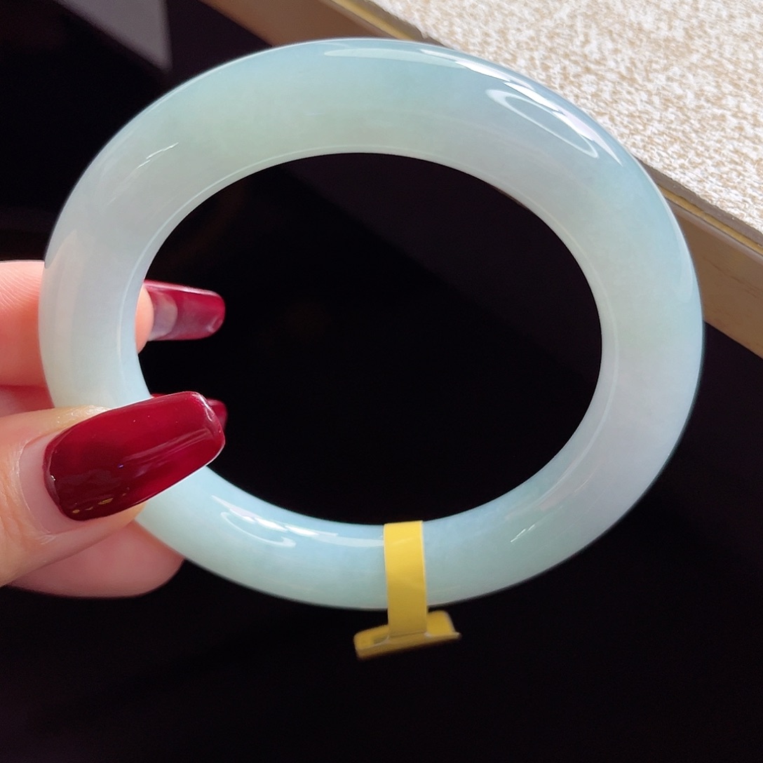 翡翠手镯未镶嵌手镯