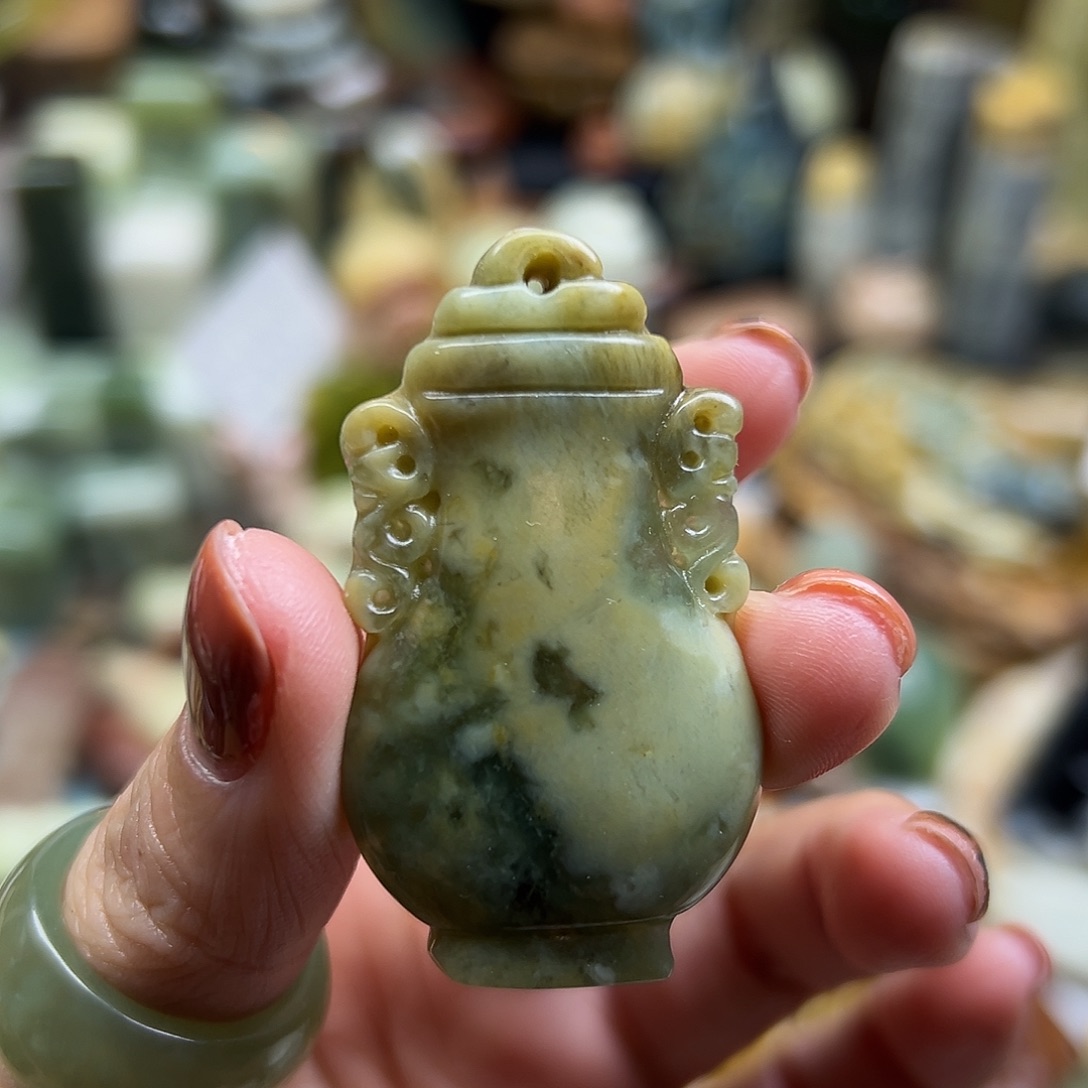 岫玉未镶嵌颈饰花玉平安瓶