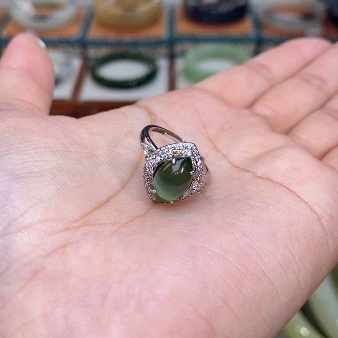 薇****和田玉银S925镶嵌戒指和田玉冰猫碧玉戒指