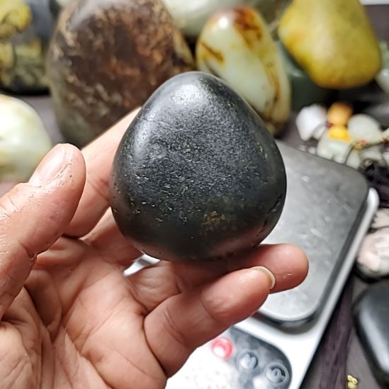 和田玉未镶嵌把件