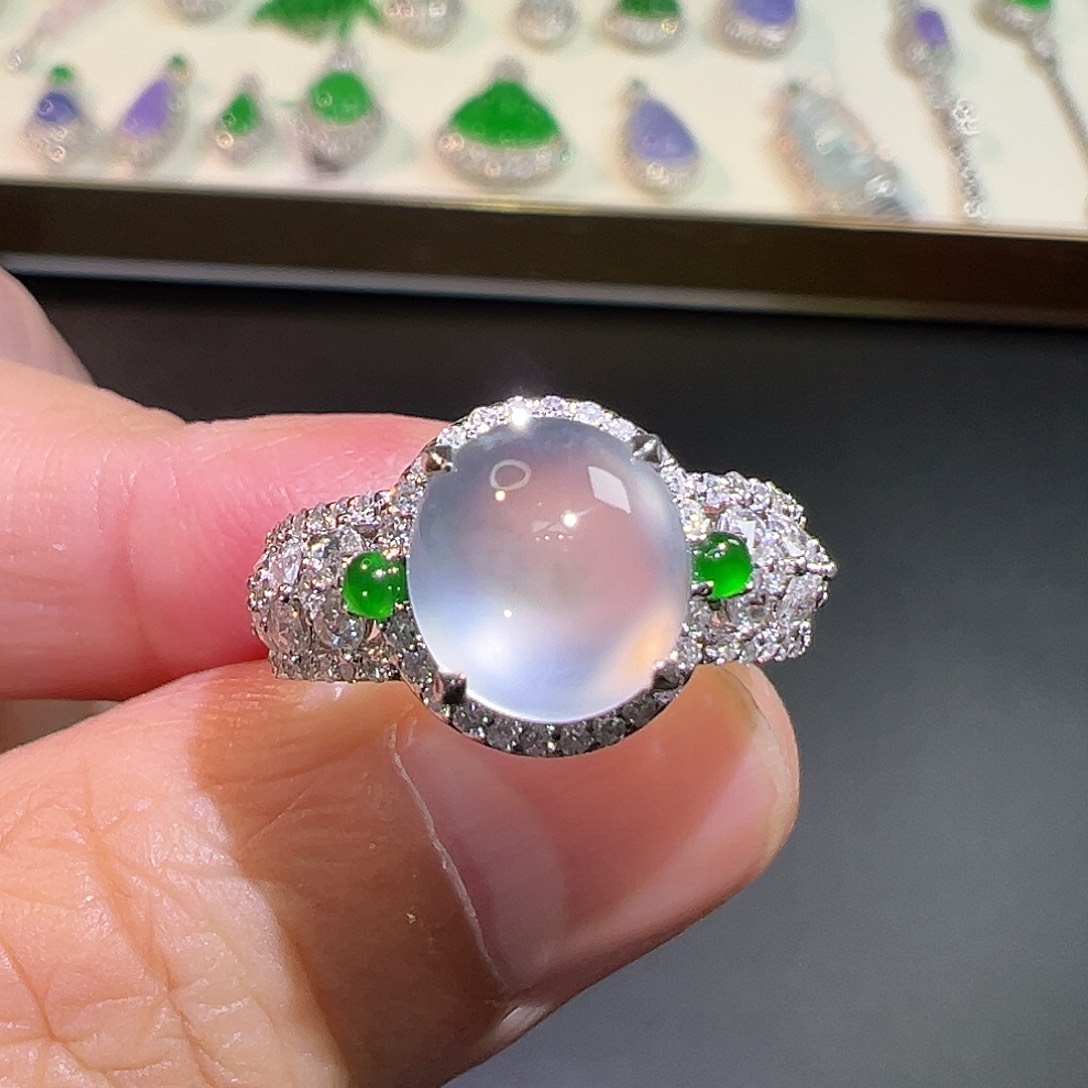 翡翠颈饰18K金镶嵌翡翠