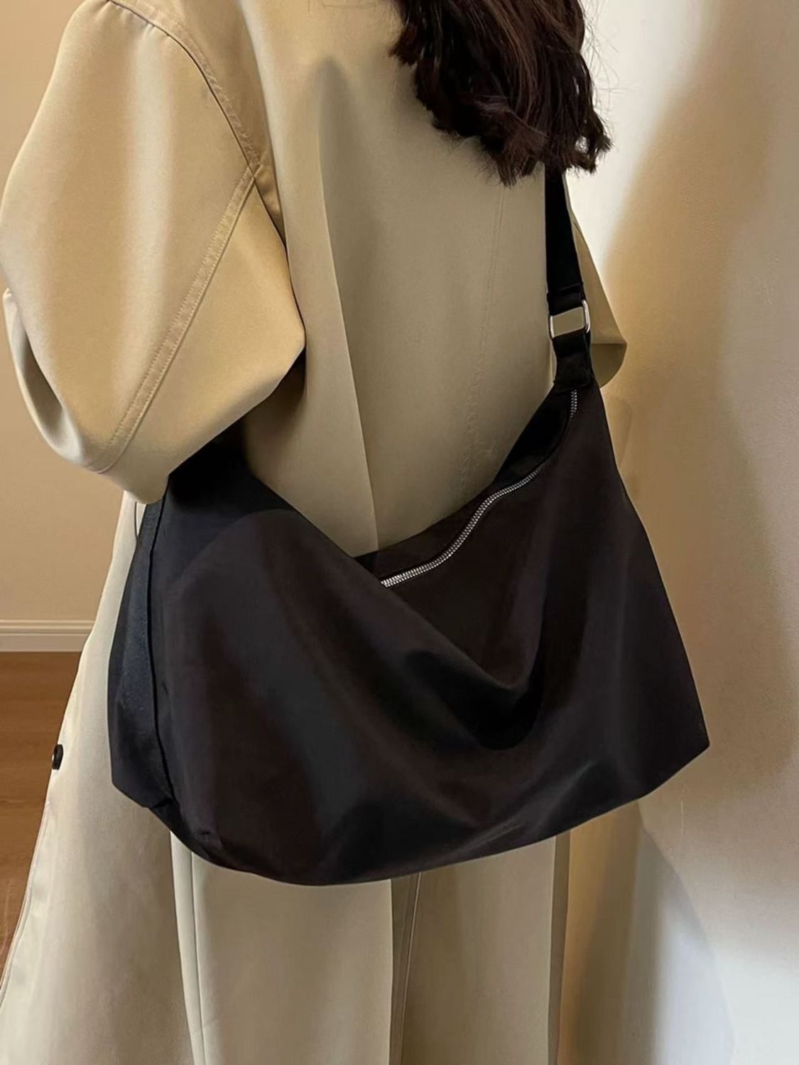 简约大容量包包女2025新款轻便尼龙布托特包学生通勤单肩斜挎大包