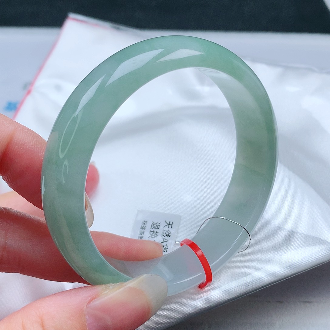 翡翠手镯未镶嵌58圈