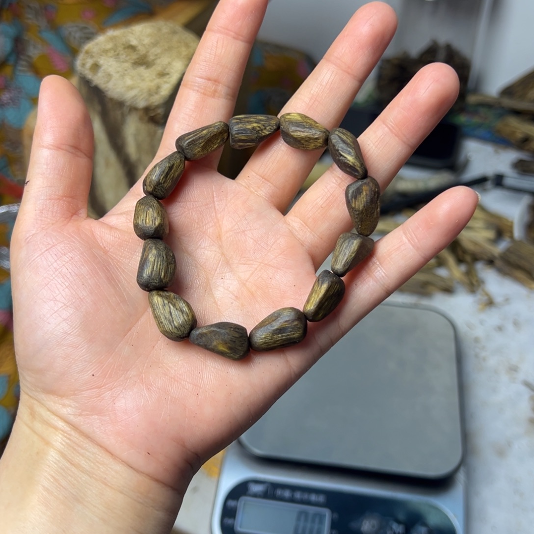 线香奇楠虫漏香手串