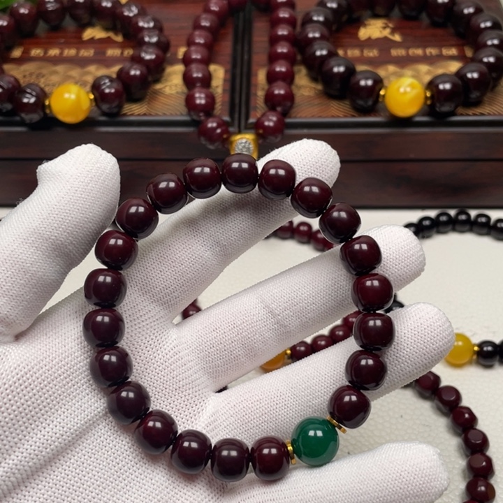 暖***…吊坠猴头核桃猴头手串