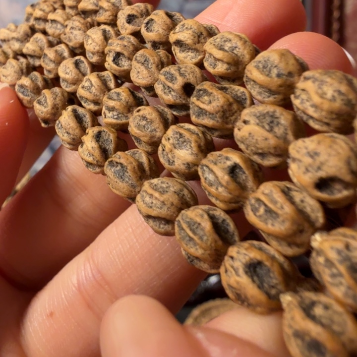 柏香籽/百香籽手串玉*