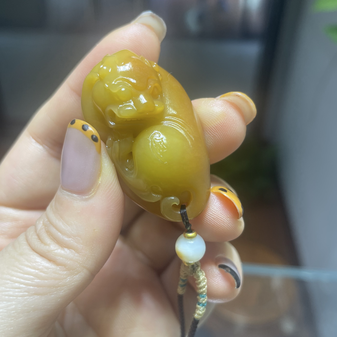 和田玉貔貅挂件手把件
