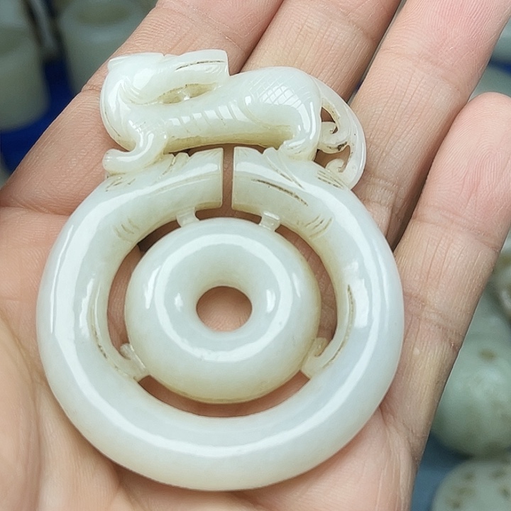 好***音和田玉（青白玉）未镶嵌颈饰