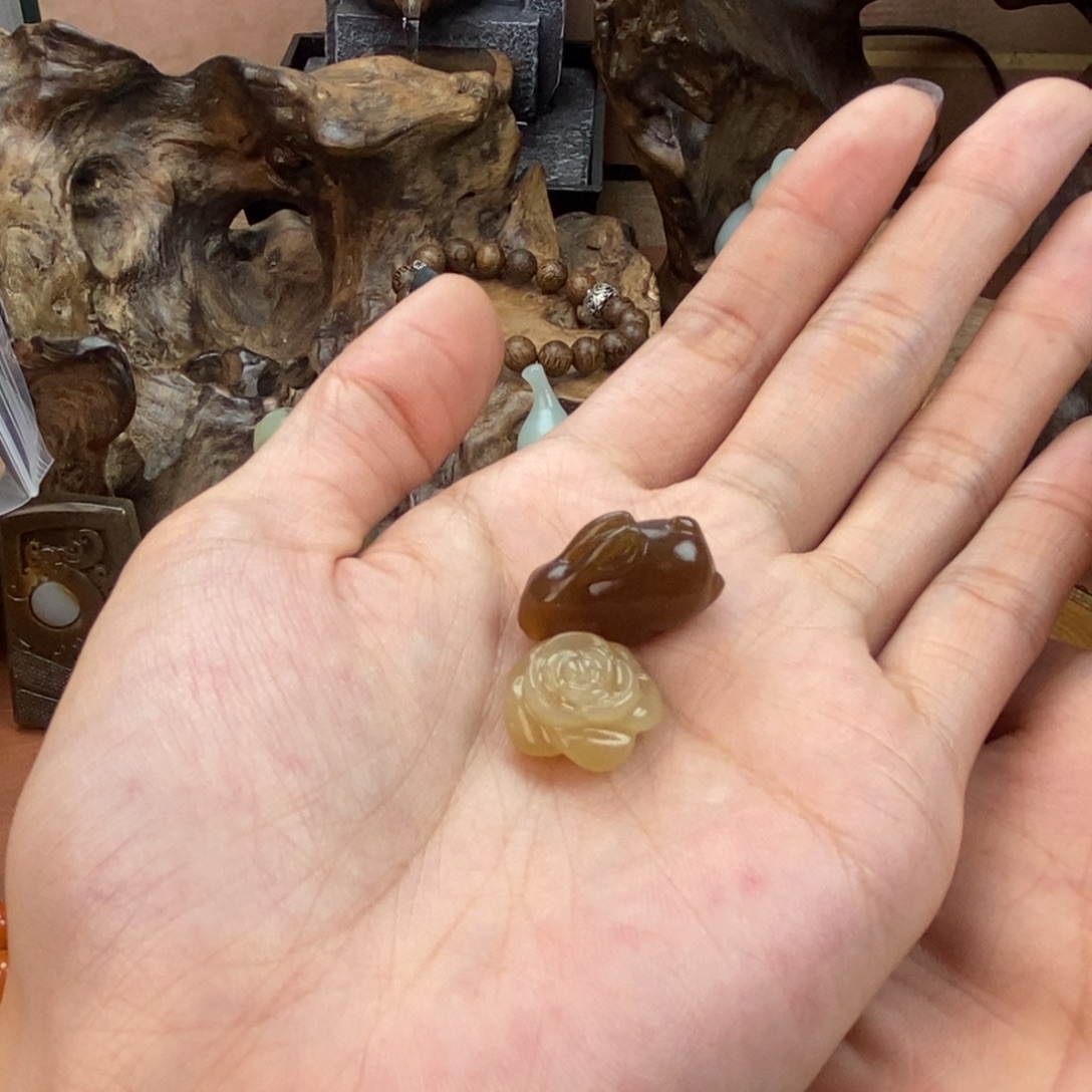 珊***鼠和田玉未镶嵌颈饰