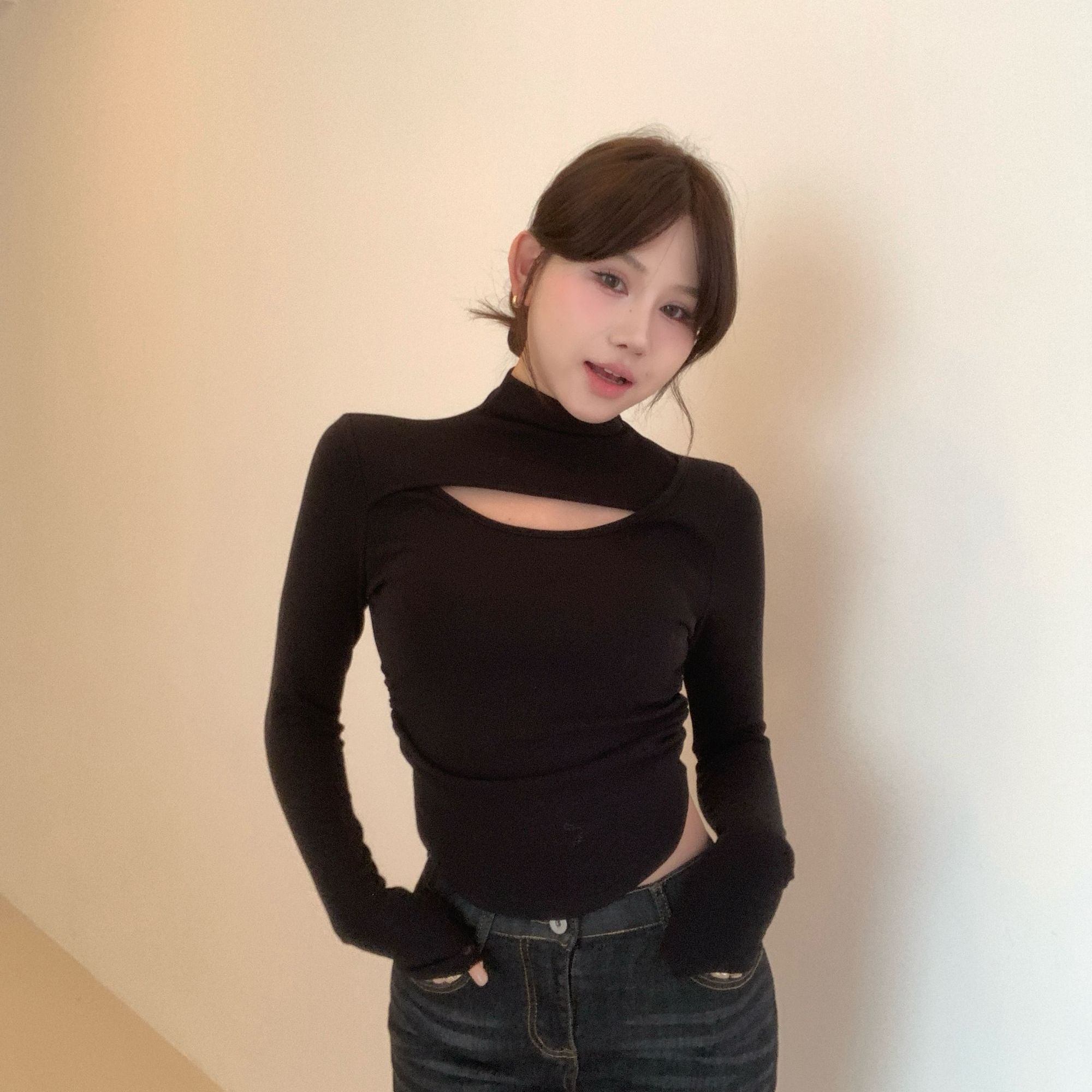 AFRESHM77【小心机】U型下摆半高领镂空正肩内搭褶皱收腰T恤Y0302