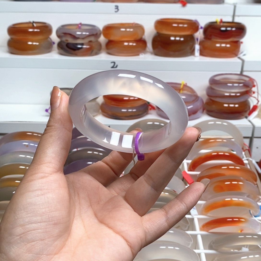 玛瑙/玉髓手镯未镶嵌?****58.0有龙鳞纹飘沙