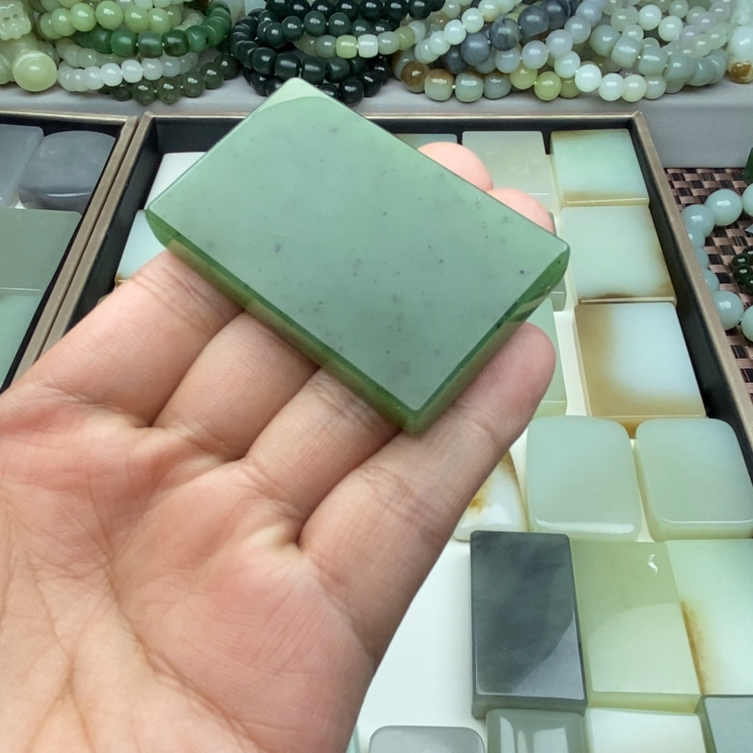 道***然和田玉未镶嵌颈饰