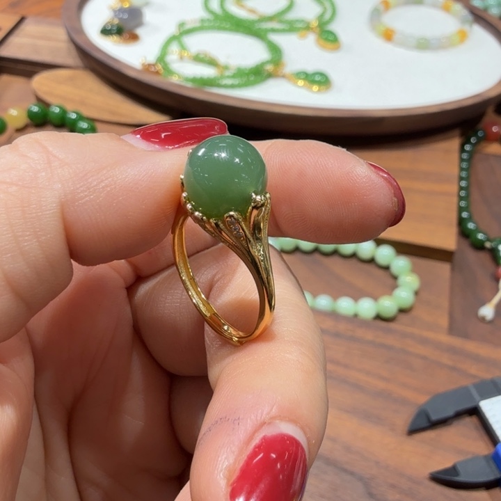 A***a和田玉未镶嵌颈饰