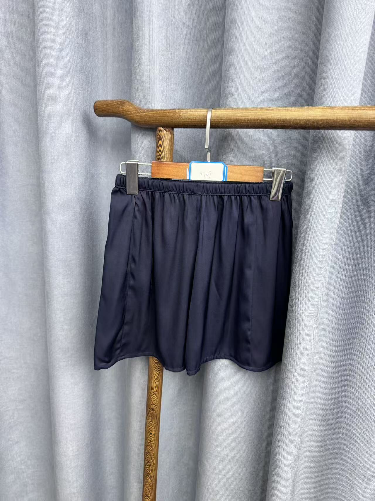 夏季新款时尚休闲桑蚕丝居家打底短裤T747