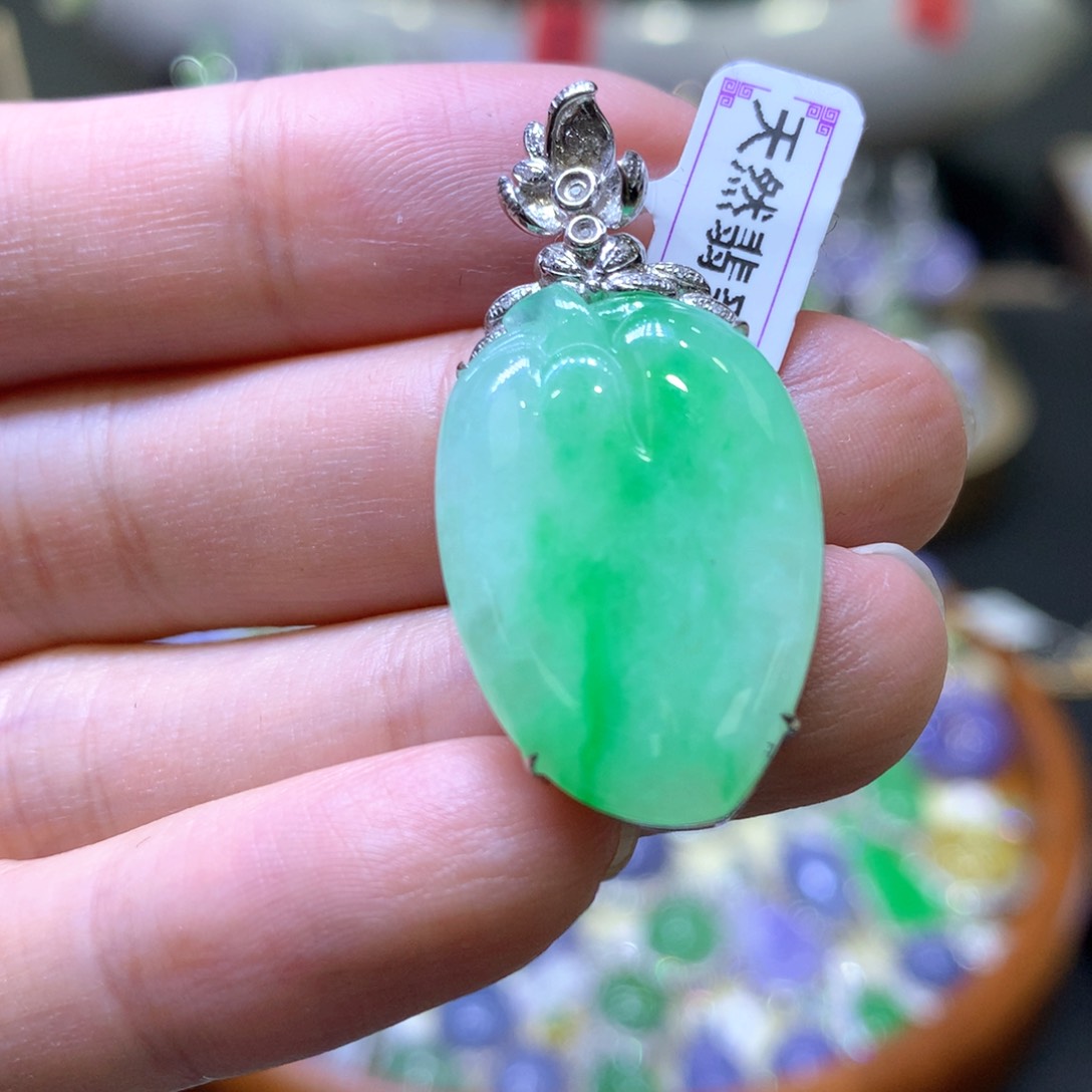 【闪购商品】翡翠颈饰18K金镶嵌翡翠吊坠项链