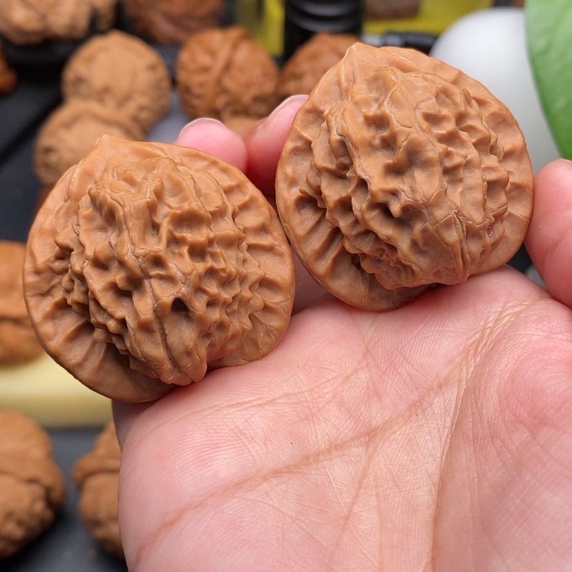 【闪购商品】文玩核桃把件龙鳞全品40