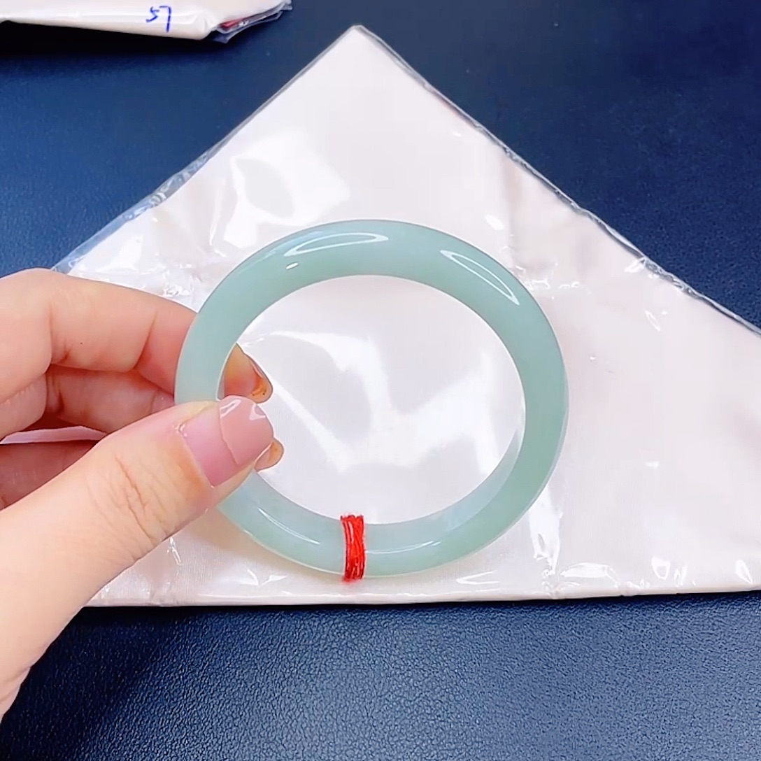 翡翠未镶嵌手镯冰绿手镯