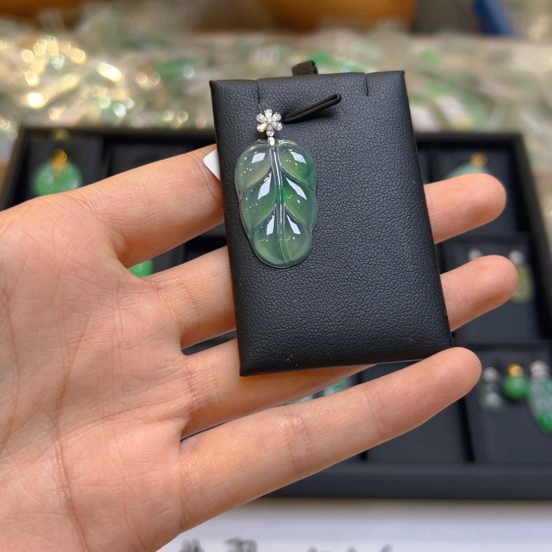 吊坠(不含链)18K金镶嵌翡翠