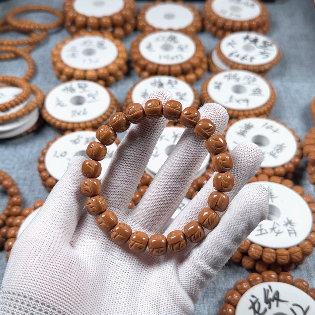 伯***乐手串桃核龙纹老型短轴