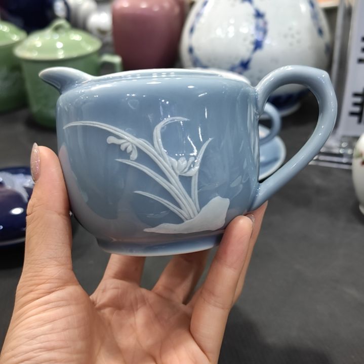 狼*景德镇精美陶瓷摆件厂