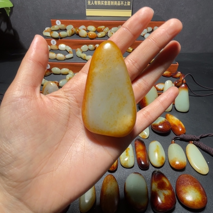 T***n和田玉未镶嵌颈饰