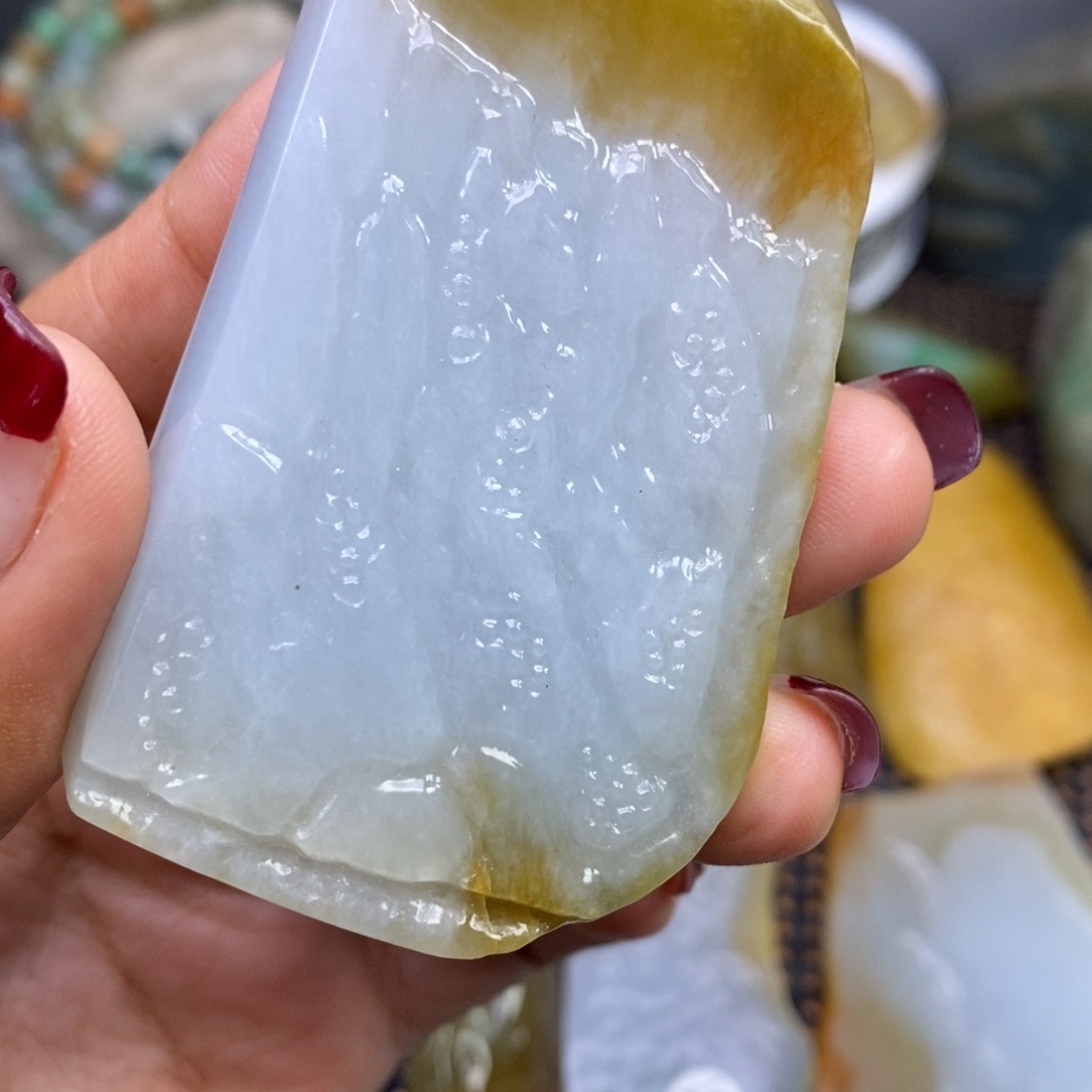 翡翠颈饰未镶嵌翡翠