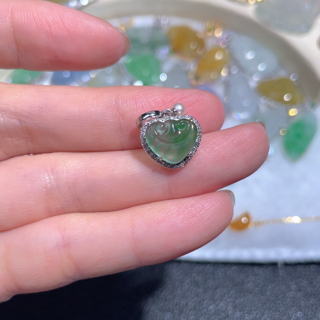 翡翠颈饰18K金镶嵌翡翠