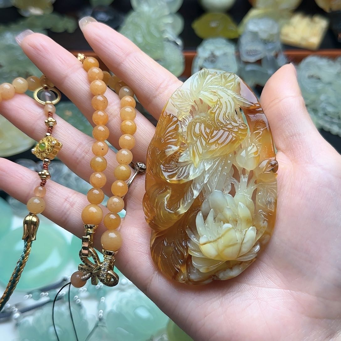 蛇纹石玉颈饰未镶嵌