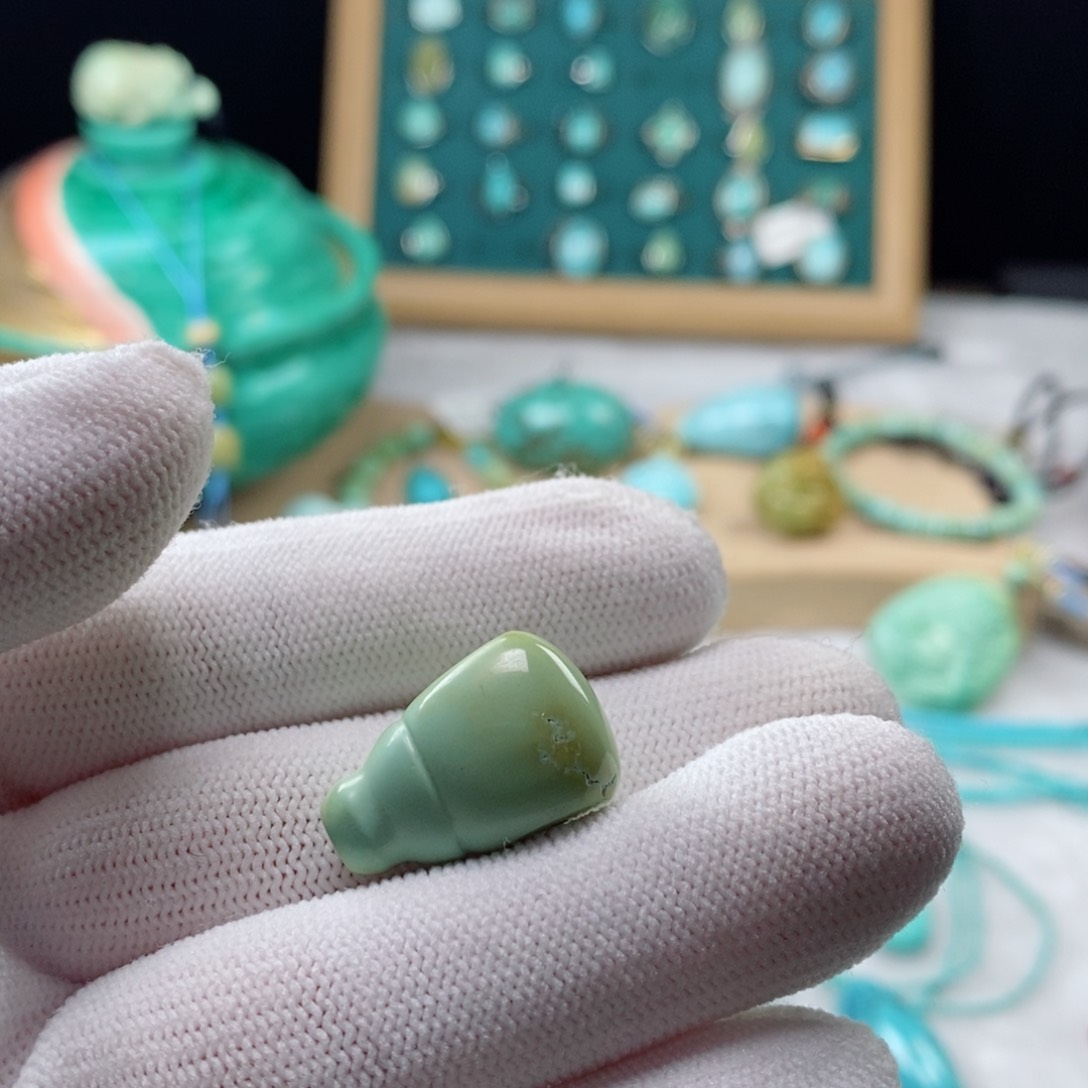 绿松石颈饰未镶嵌