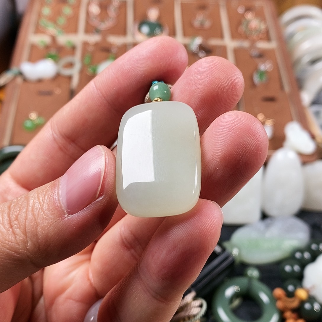 和田玉颈饰未镶嵌