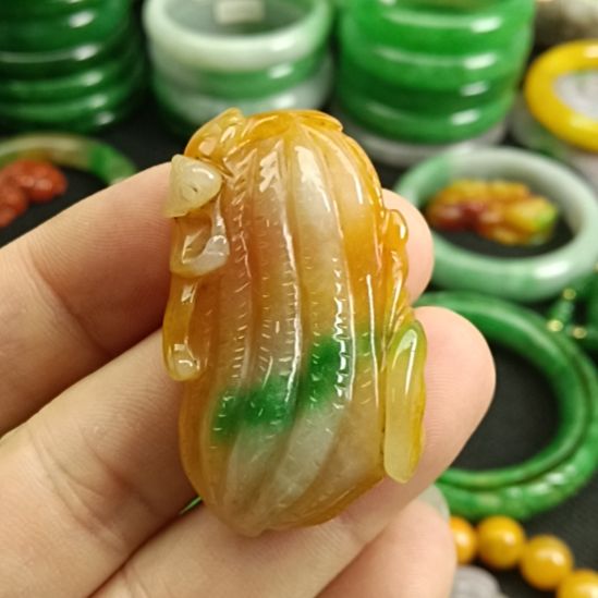 翡翠颈饰未镶嵌翡翠