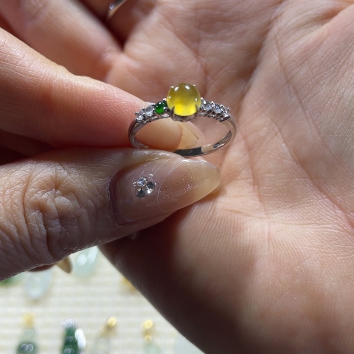 翡翠颈饰18K金镶嵌戒指