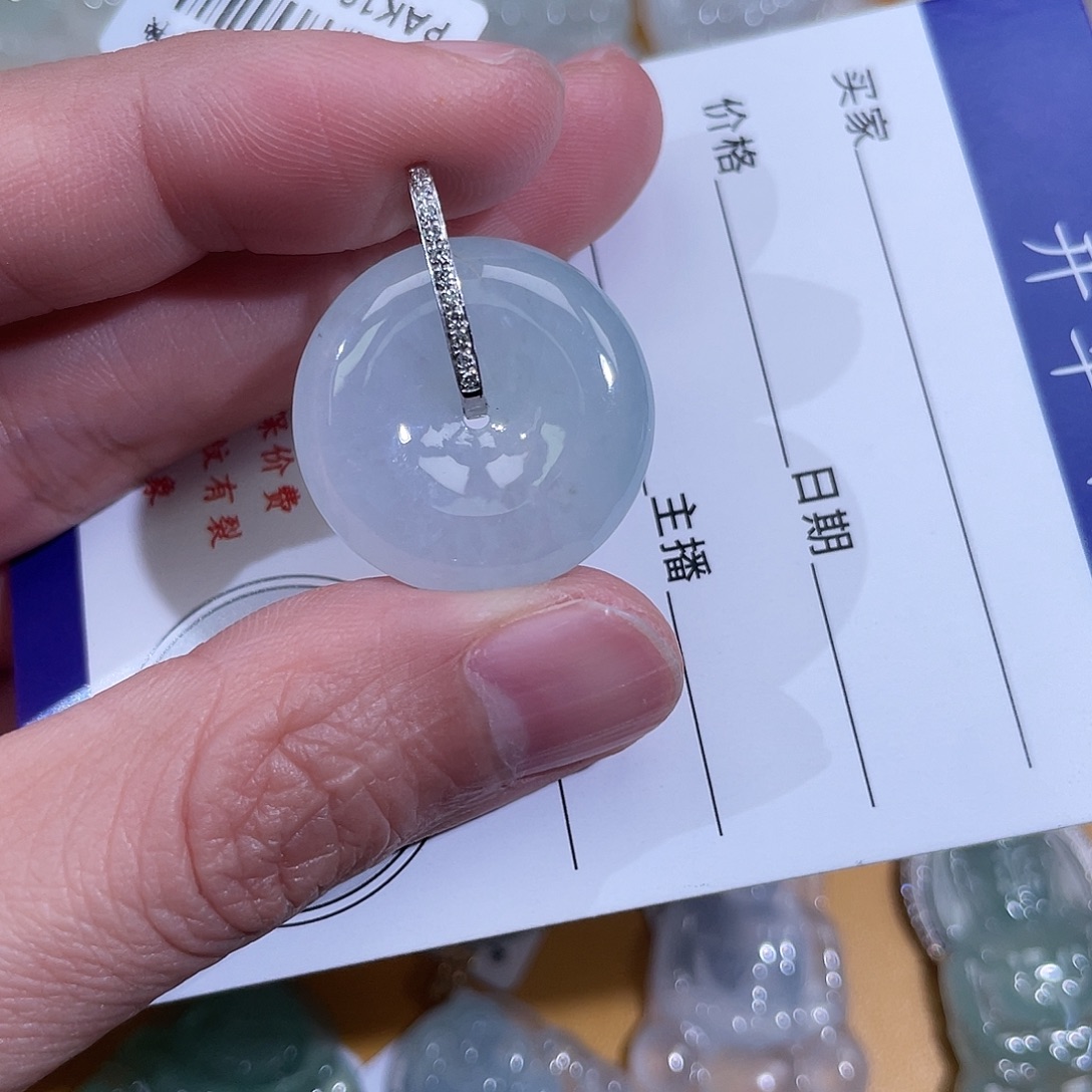 千****翡翠18K金镶嵌颈饰平安扣