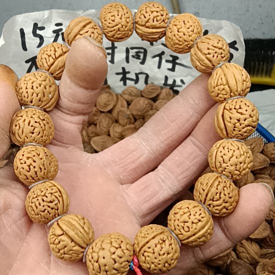 量***梁吊坠桃核桃核手串
