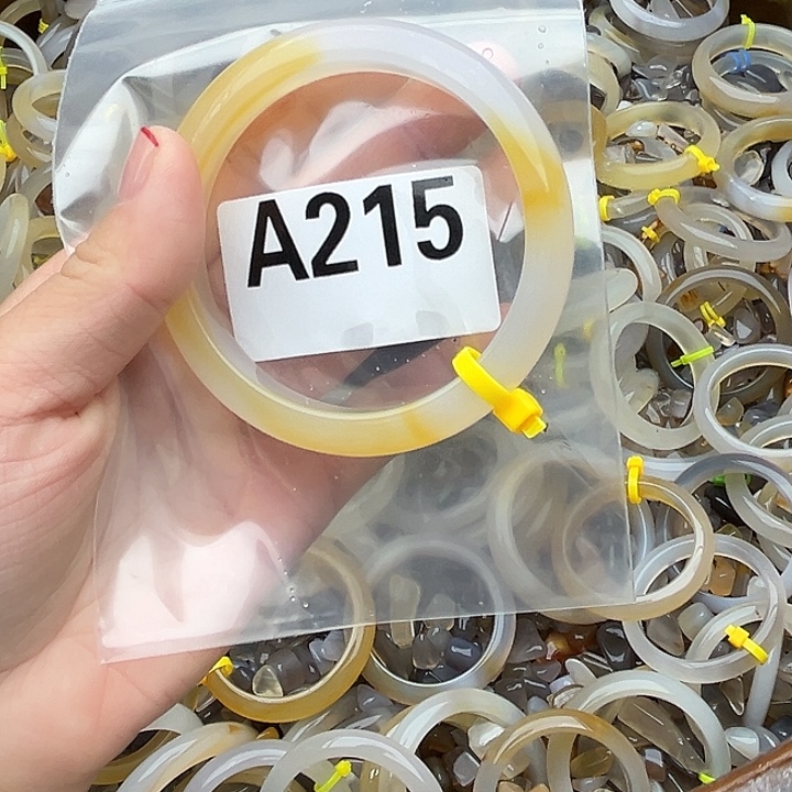 小***阳玛瑙/玉髓未镶嵌手镯215