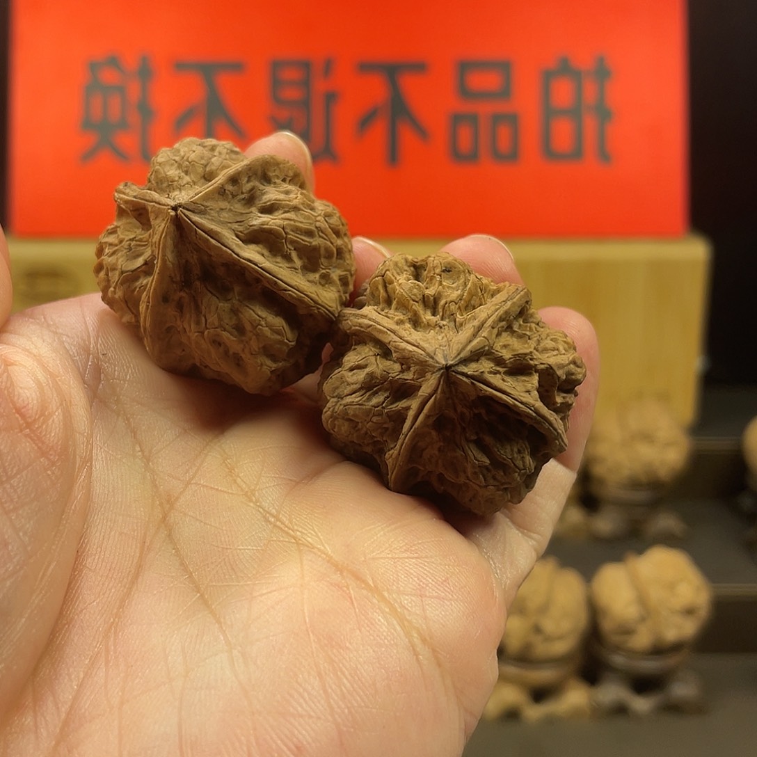 文玩核桃把件飘雪四棱