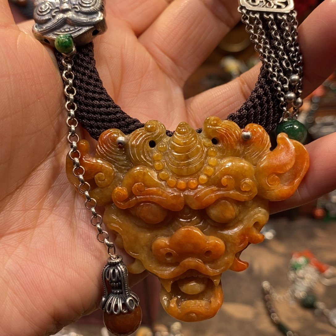 翡翠吊坠(赠链)未镶嵌