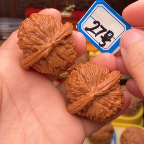 文玩核桃吊坠白狮子40