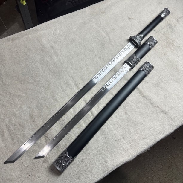 3185 龙泉昊天宝剑高锰钢包皮鞘未开刃