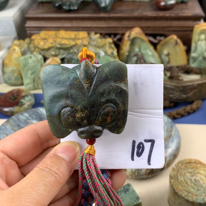 岫岩河磨玉（透闪石质玉）手把件有瑕未镶嵌o****m