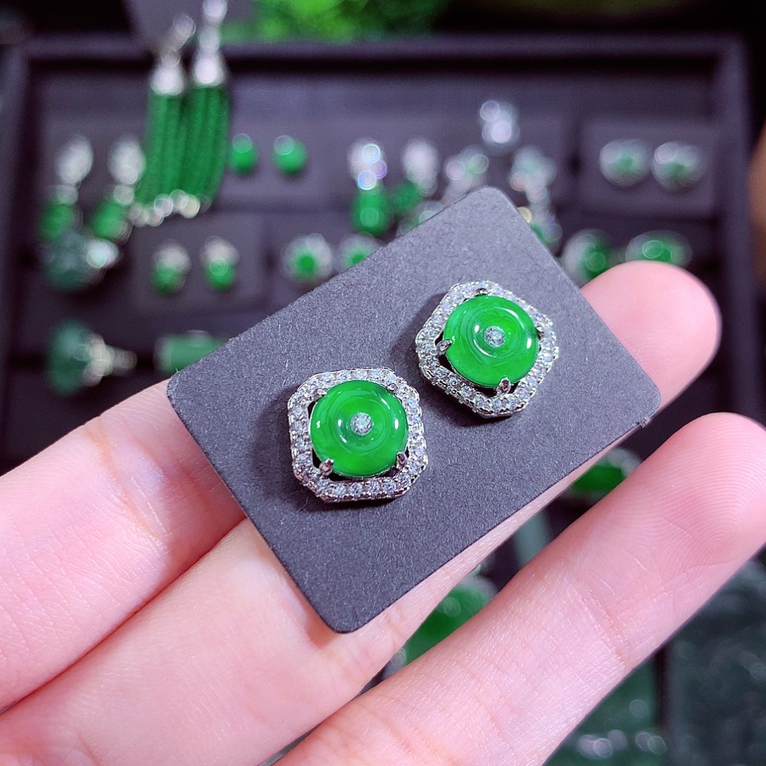 颈饰未镶嵌翡翠天然