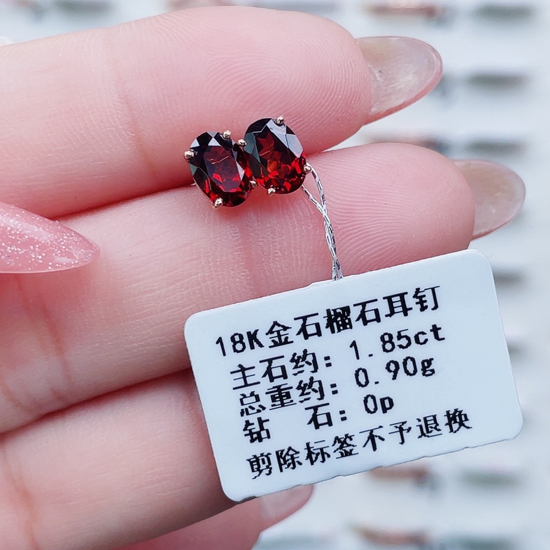 18K金镶嵌耳饰石榴石