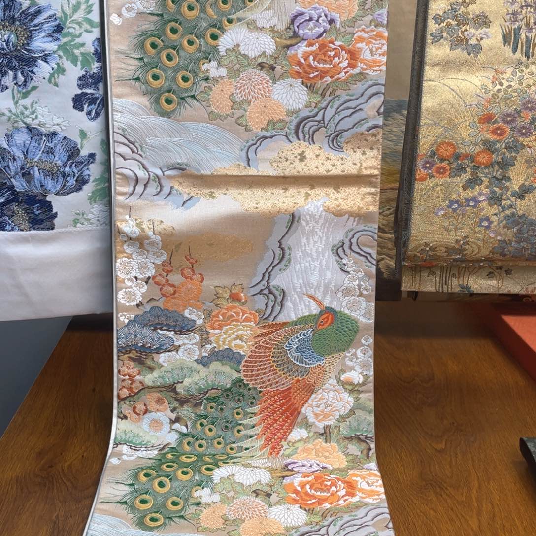 织绣唐织孔雀瀑布纹