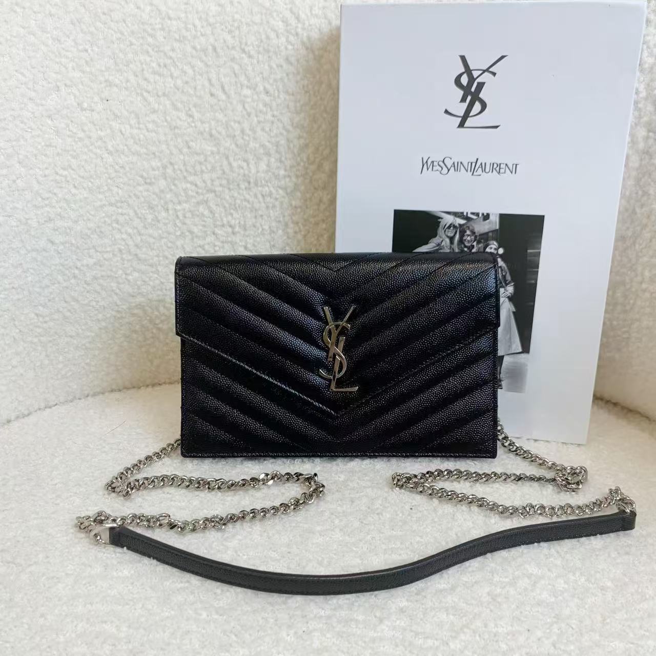 99新 YSL/圣罗兰 柯南壹臻/黑银v纹信封包/22254054