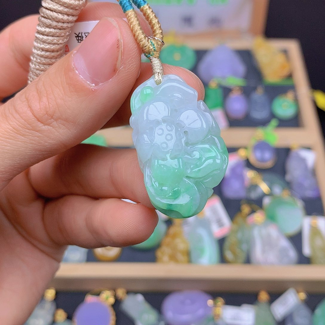 翡翠颈饰未镶嵌翡翠