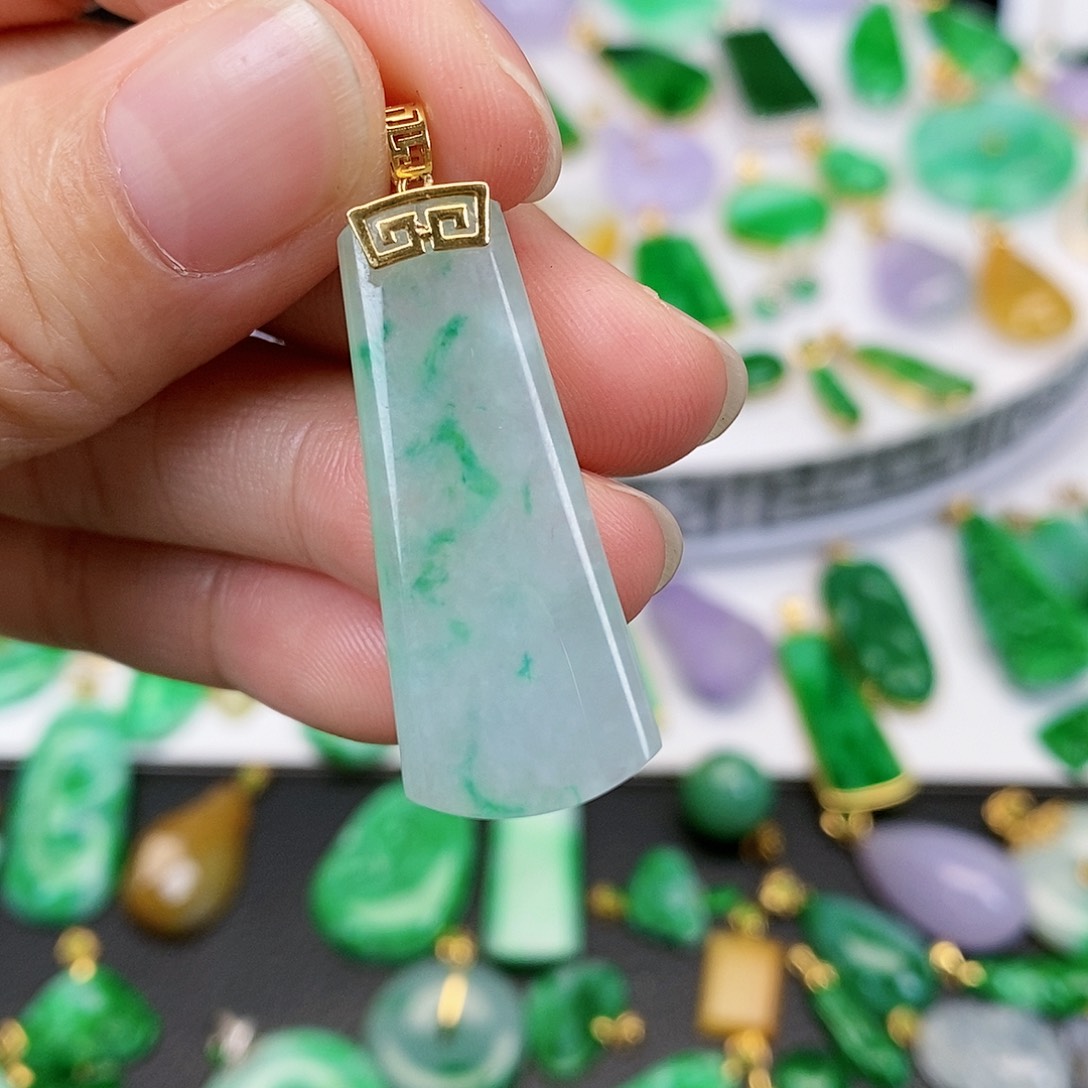 翡翠吊坠(不含链)18K金镶嵌