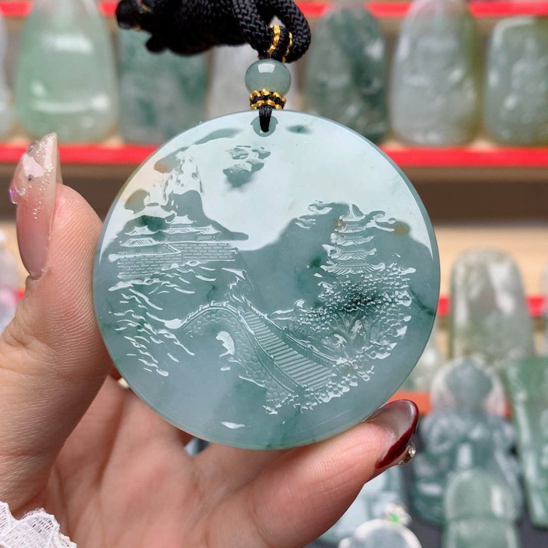 翡翠颈饰未镶嵌蒙****金山水