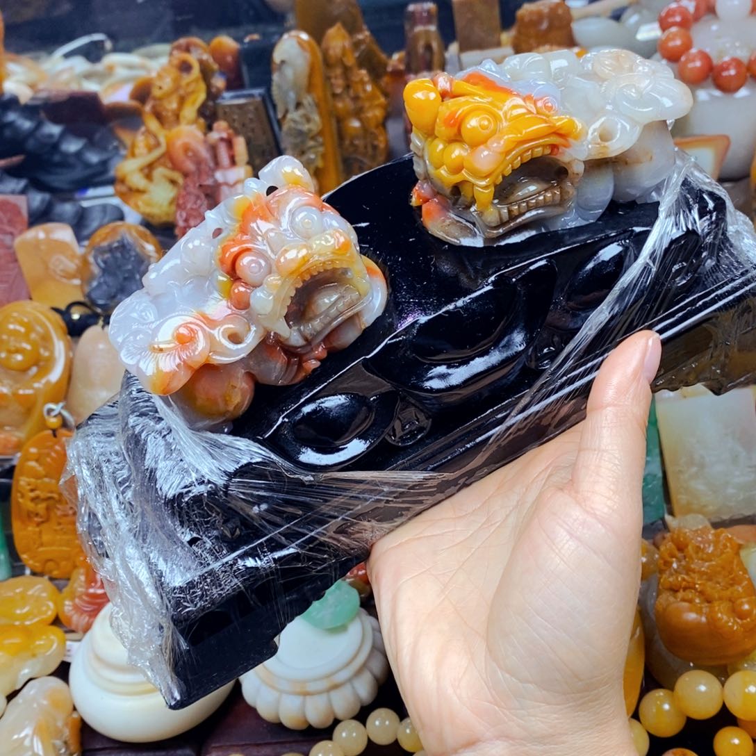石英质玉（黄龙玉）颈饰未镶嵌